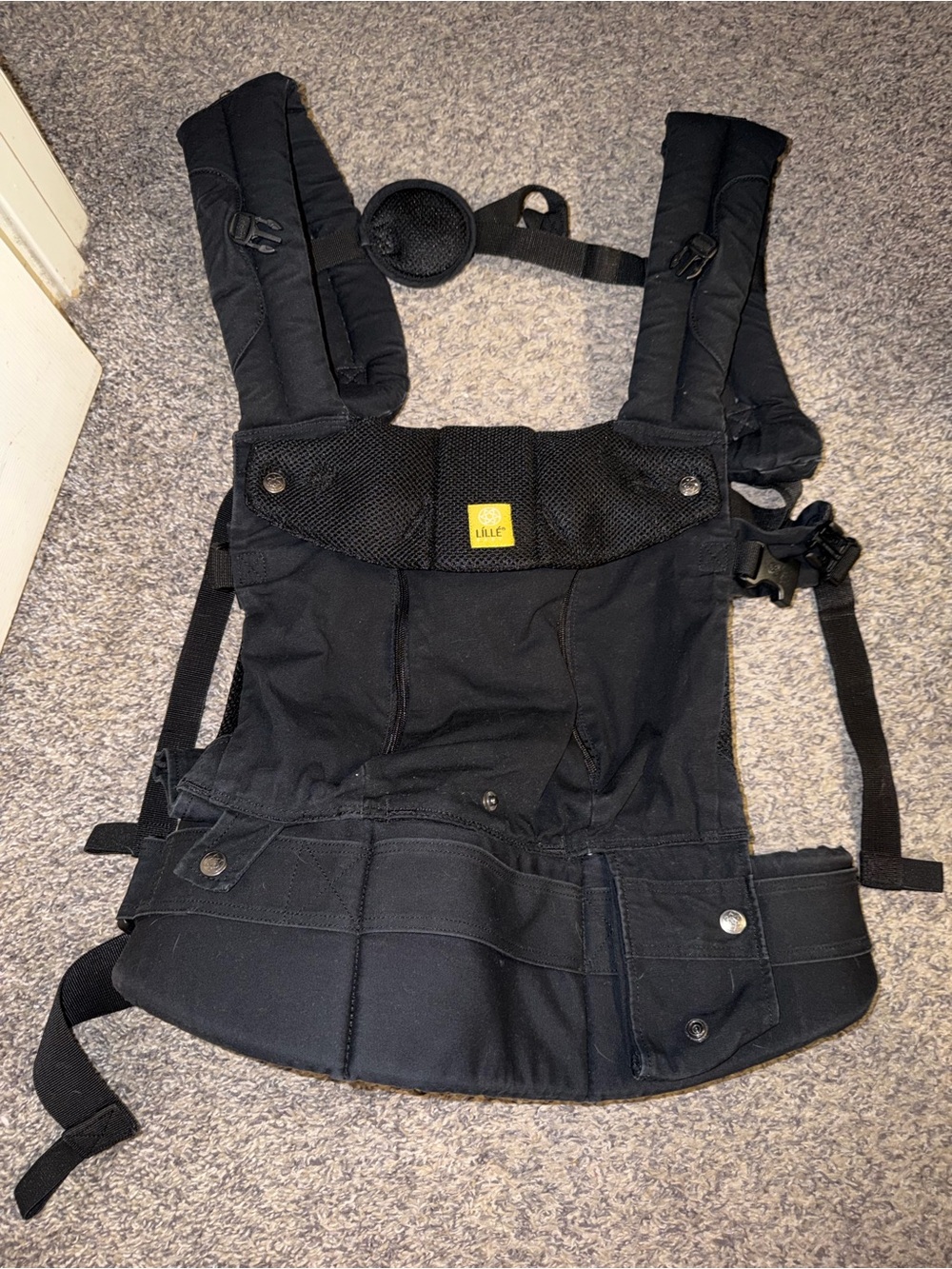 LILLEbaby Black Complete